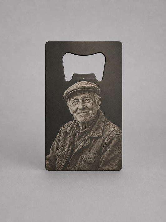 Edelstahl Flaschenöffner personalisiert – Lasergravur mit Wunschmotiv | Kartenformat